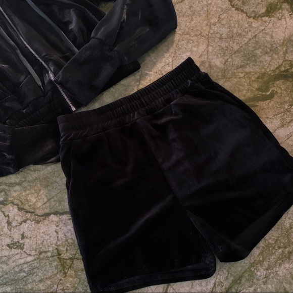 mariposa | velvet two piece short set - Picture 4 of 8